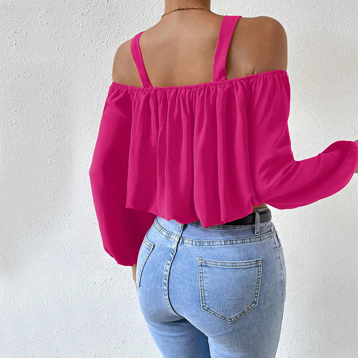 Blouse féminine à épaules dénudées avec bretelles décoratives et élégante fronce Chic & Stil
