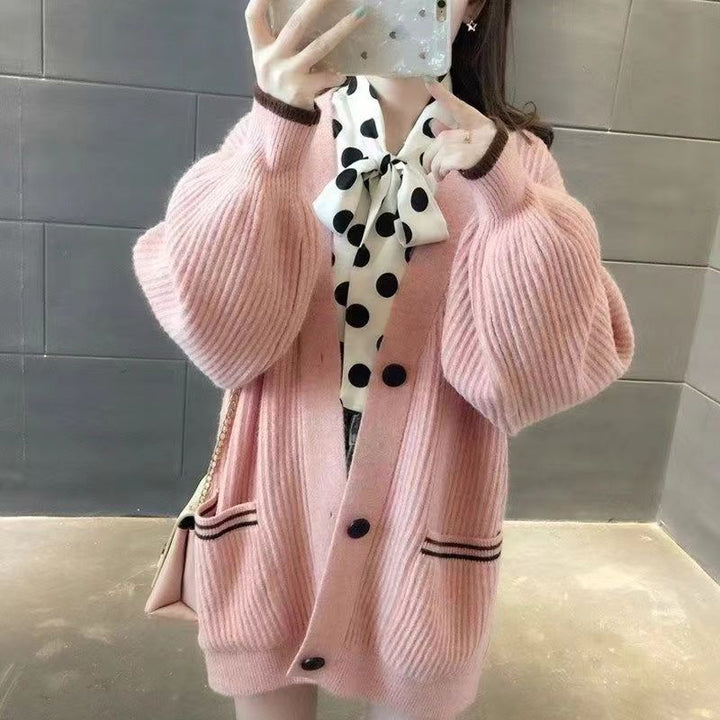 Cardigan féminin à la mode avec poches hautes et boutons décoratifs Chic & Stil