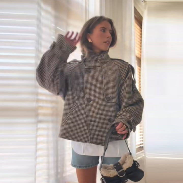 Veste en tweed à la mode pour femmes avec patte de boutonnage double et détails décoratifs Chic & Stil