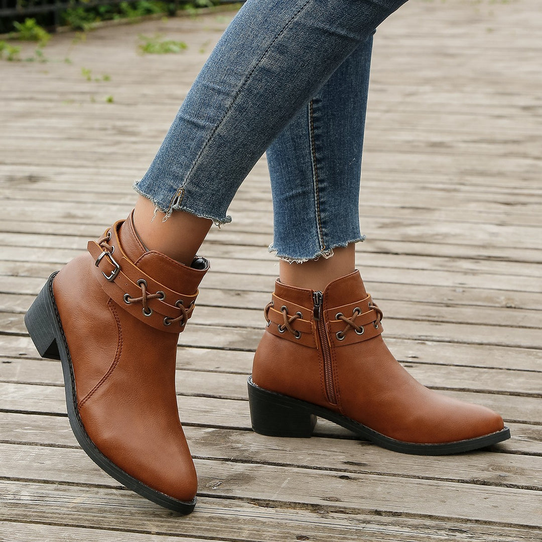 Women’s boots with trendy lace detail Lune London