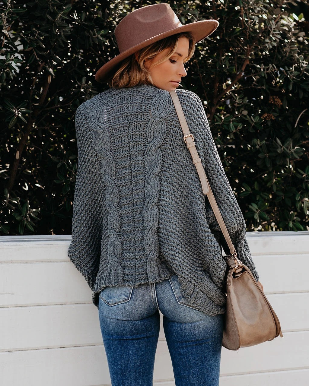 Women chunky knit cardigan with open pockets and relaxed fit Lune Londonl