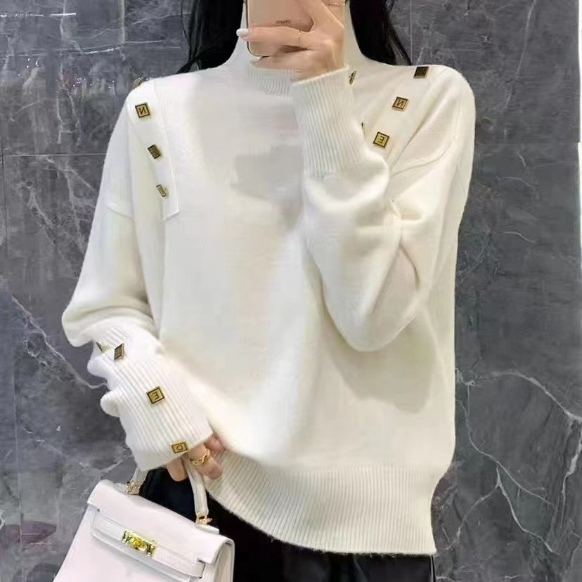 Pull à col roulé pour femmes avec détails de boutons décoratifs Chic & Stil