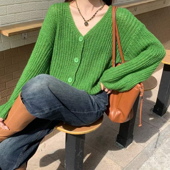Cardigan pour femmes avec des manches surdimensionnées et détail de bouton Chic & Stil
