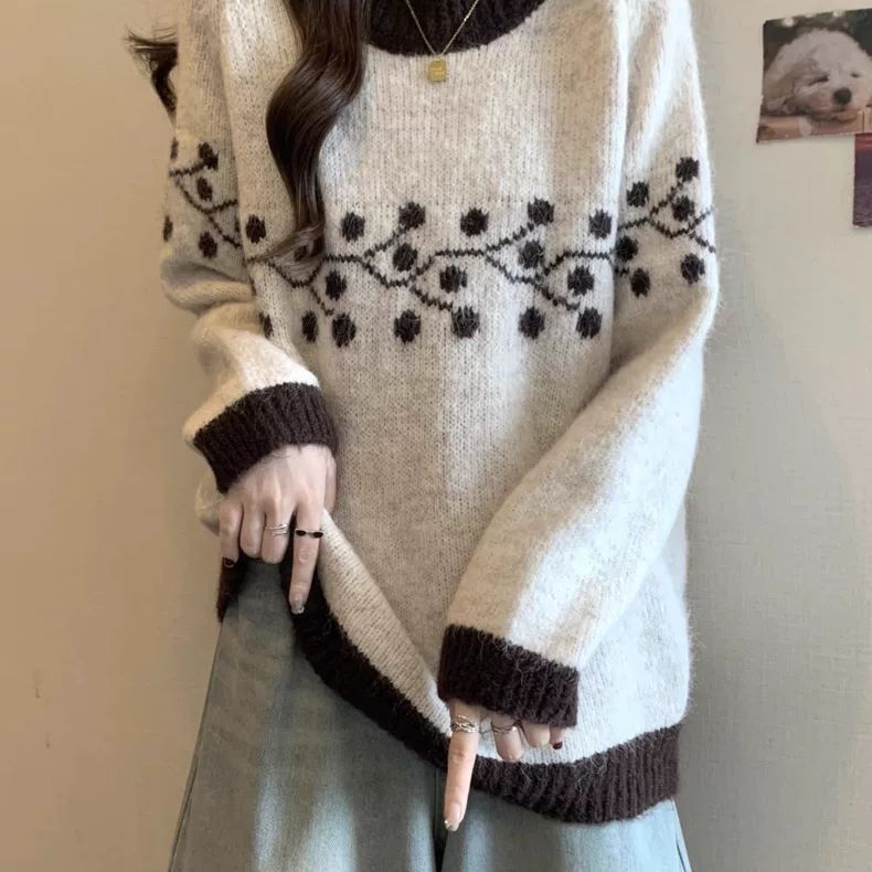 Pull doux en tricot pour femmes avec motif floral et détails en dentelle contrastés
