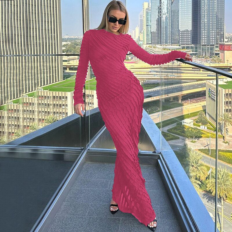 Elegant long dress for women with a chic wave design and style