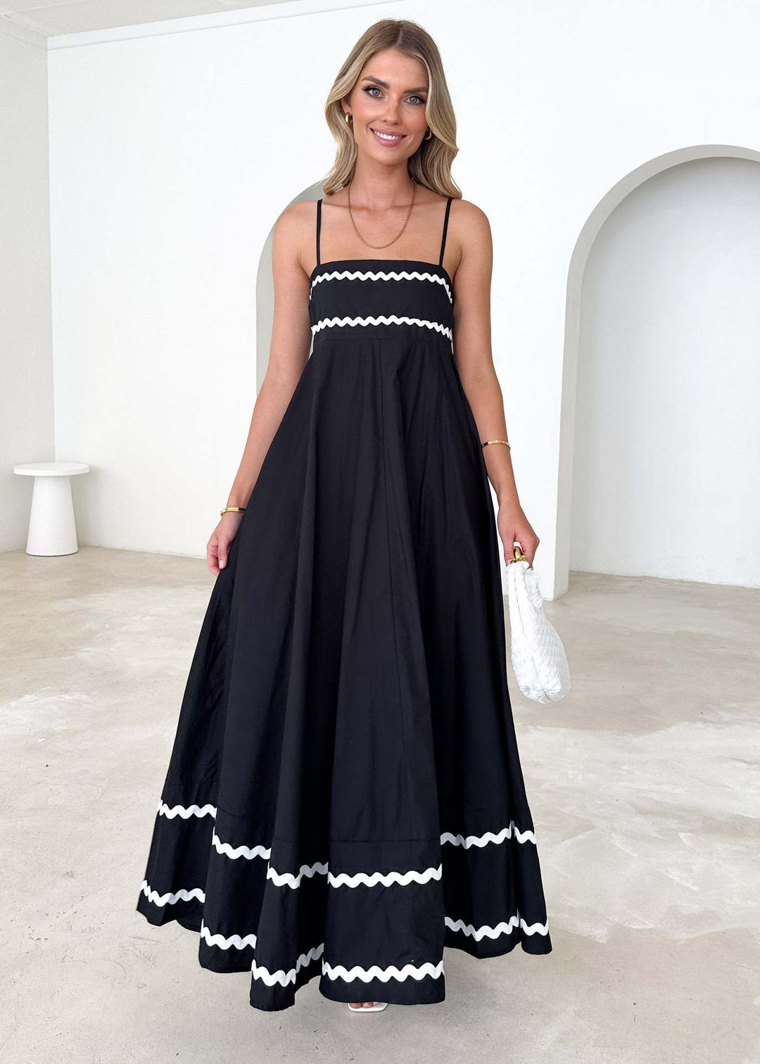 Chic & Stil Elegant A-line summer maxi dress for women with sophisticated decorative embellishments