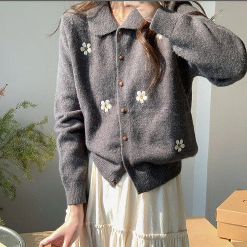 Lady cardigan with floral appliqués and a classic collar Lune London