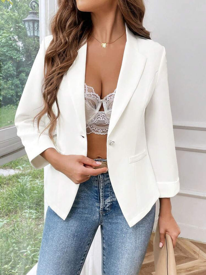 Women Elegant and Fitted Blazer with Three-Quarter Sleeves Lune London