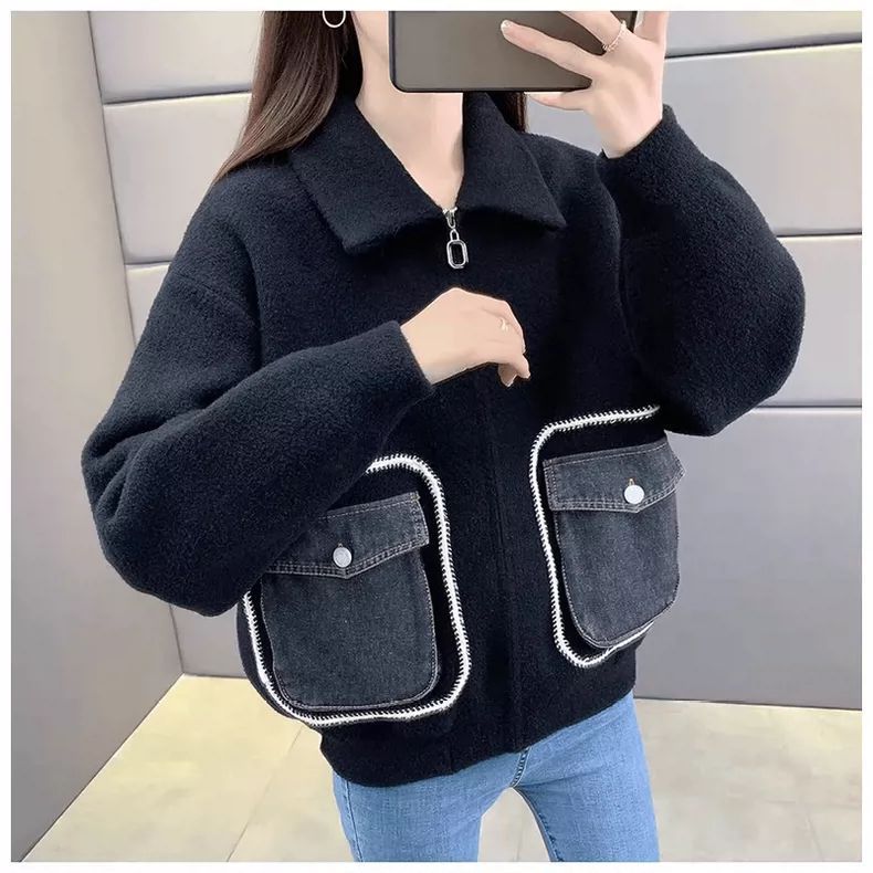 Veste extérieure à la mode pour femmes avec des poches en denim frappantes Chic & Stil