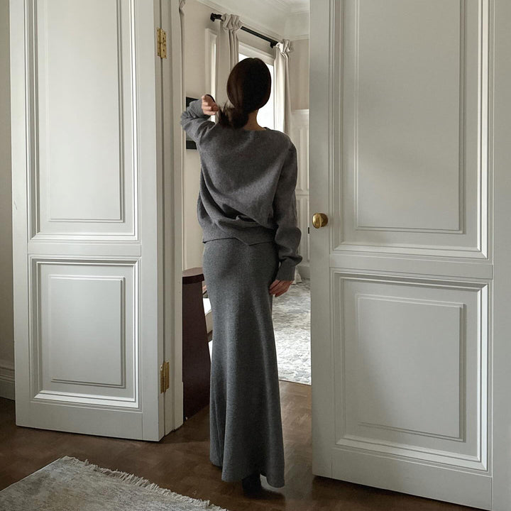 Ladies Elegant and Comfortable Knit Ensemble Chic & Stil