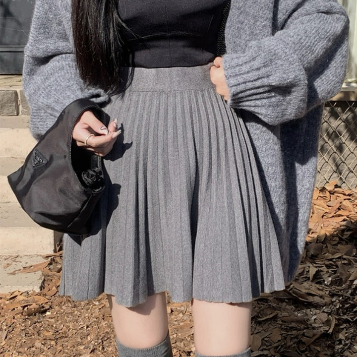 Pleated skirt for women in soft knit material with elastic waistband Lune London