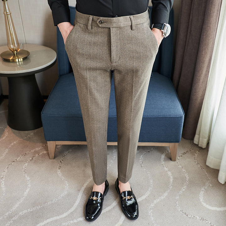 Elegant suit trousers for men with a slim fit and fine texture Lune London