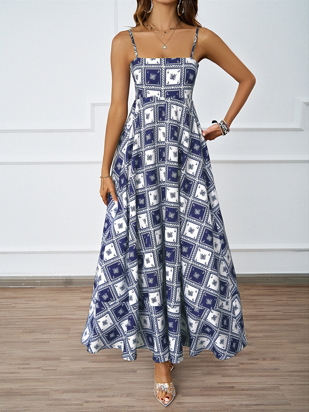 Maxi dress for women with graphic pattern Chic & Stil