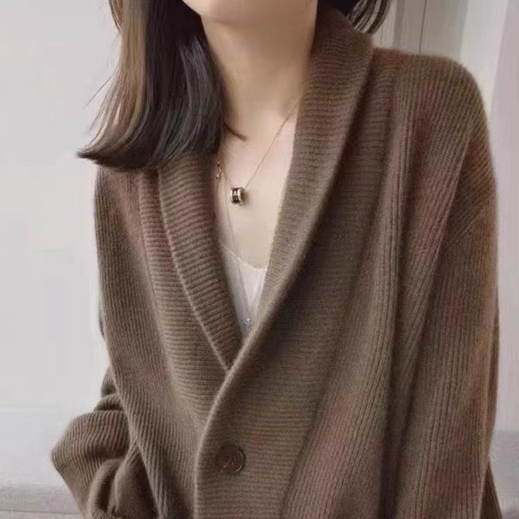 Gilet en tricot confortable pour femmes avec larges revers et poches