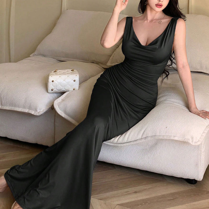 Elegant evening dress for women with refined back cutouts and decorative tie belt Chic & Stil