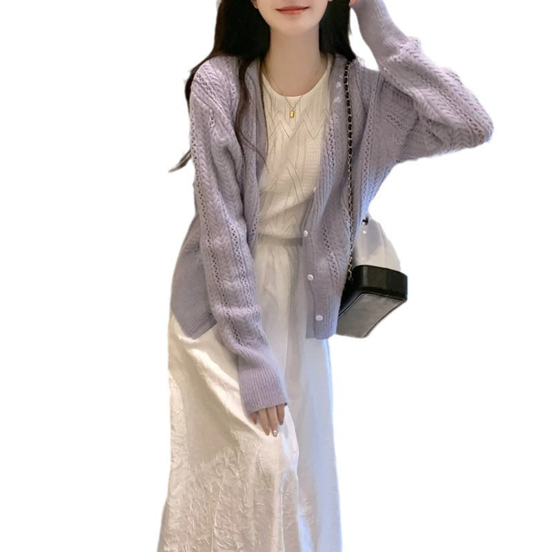 Cardigan pour femmes avec un motif délicat et des détails en boutons Chic & Stil