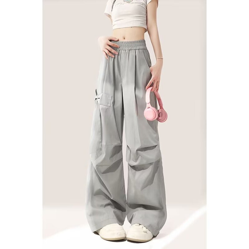 Women's cargo pants with a wide cut and practical side pockets