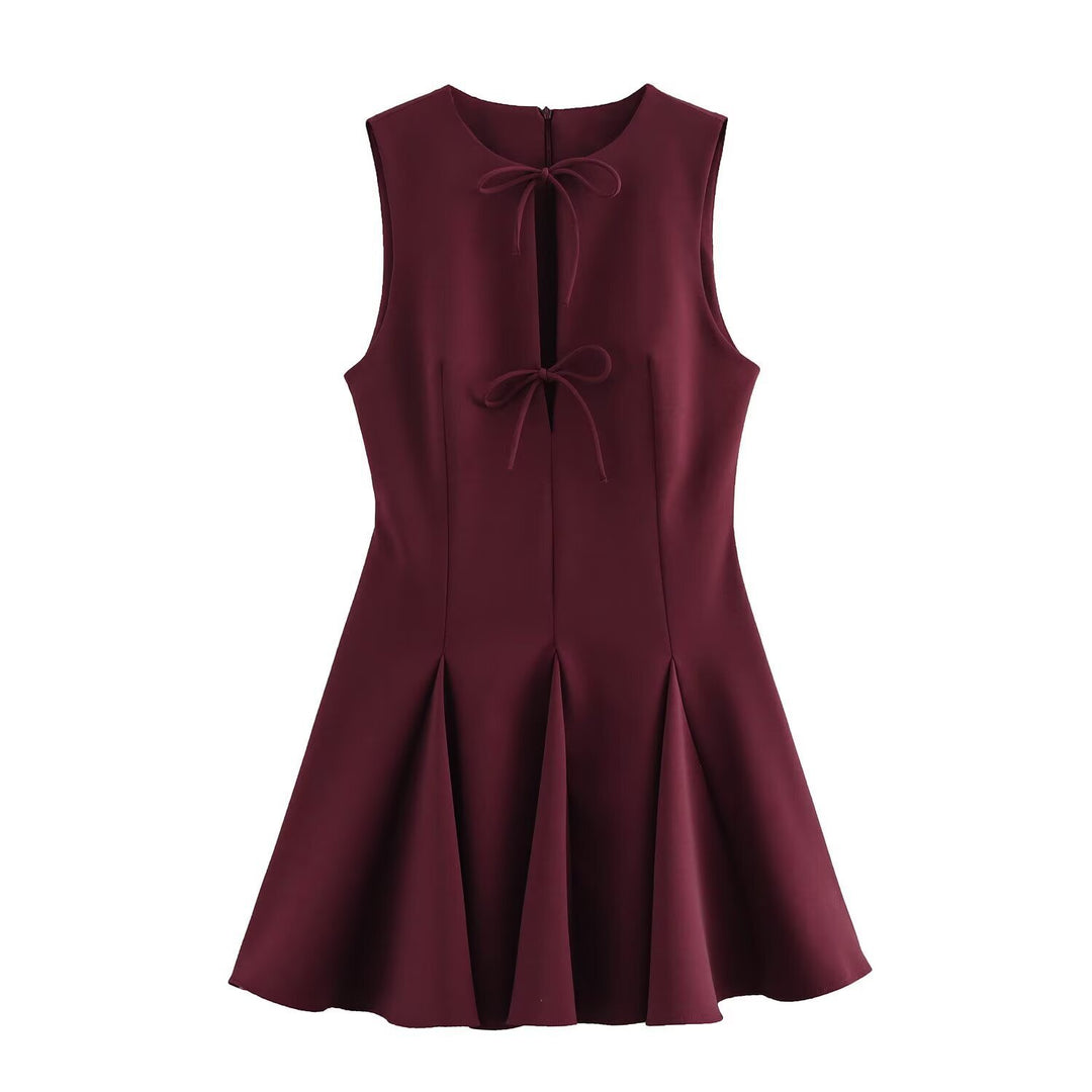 Leisure dress for women with refined knot details and a flowing hem Lune London