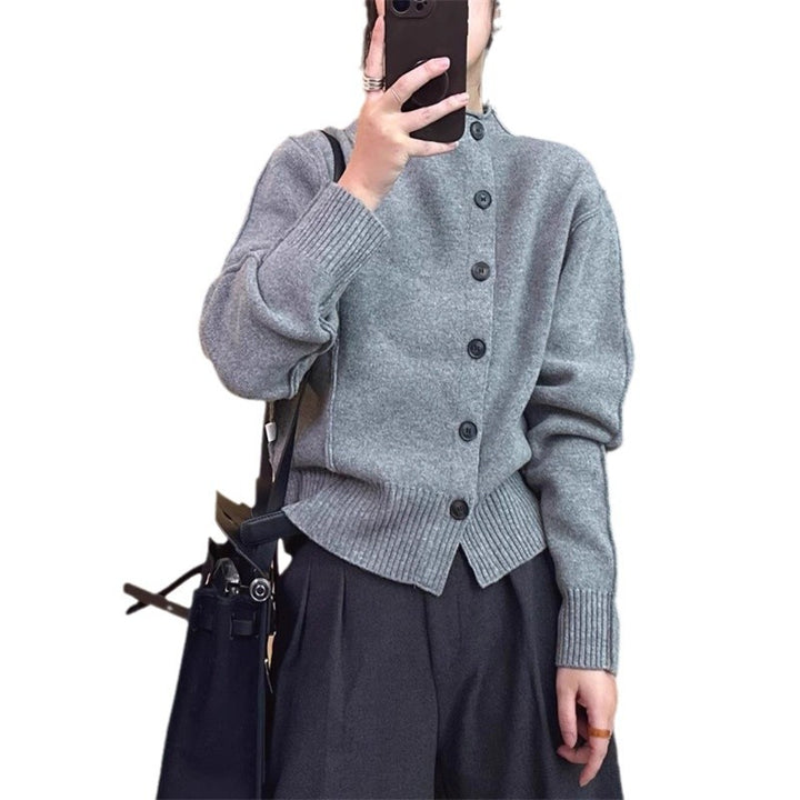 Cardigan pour femmes avec fermeture à boutons élégante et manches volumineuses Chic & Stil