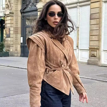 Blazer ajusté féminin tendance avec épaules structurées Chic & Stil