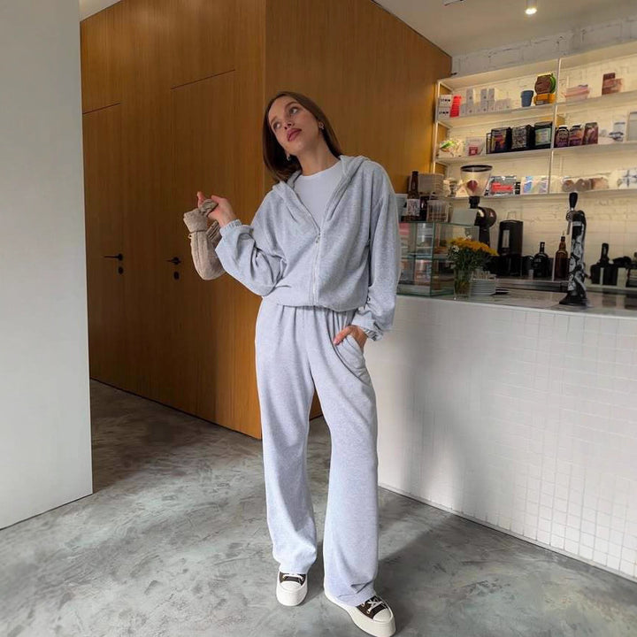 Comfortable fleece jogger set for women with hood and side pockets Lune London