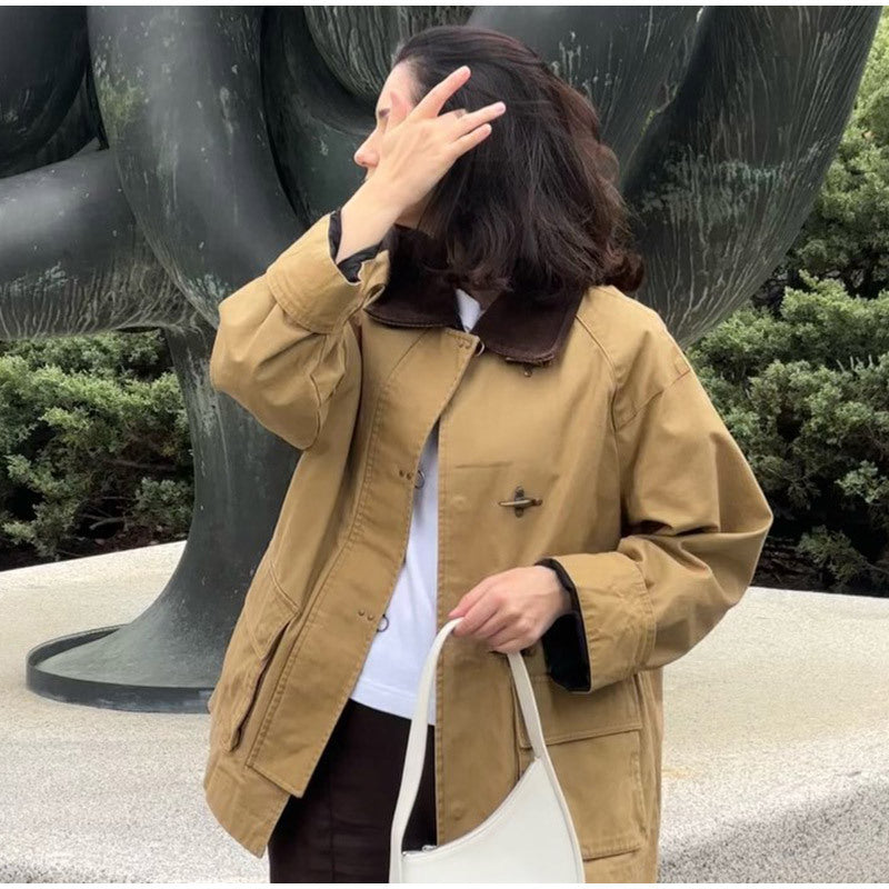 Trendy utility jacket for ladies with classic collar and practical pockets Lune London