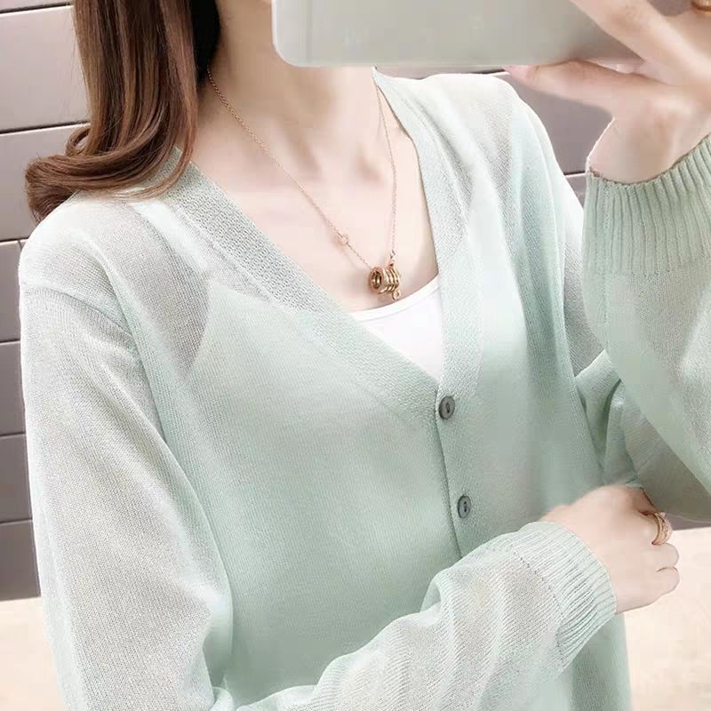 Cardigan femme avec col en V et détails de boutons Chic & Stil