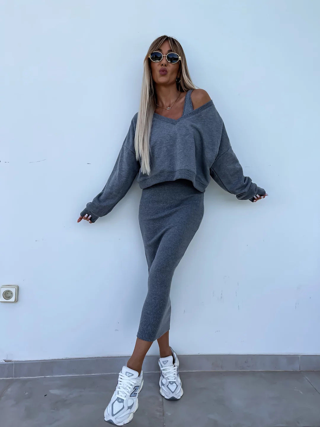 Elegant and casual two-piece set for women with V-neck and wide top Lune London