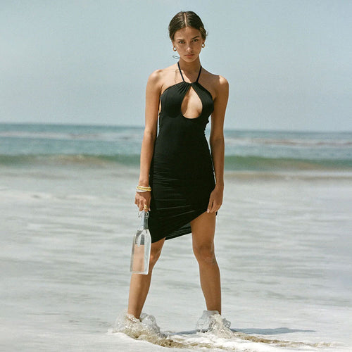 Robe bodycon femme avec décolleté en V profond et design élégant à col halter Chic & Stil