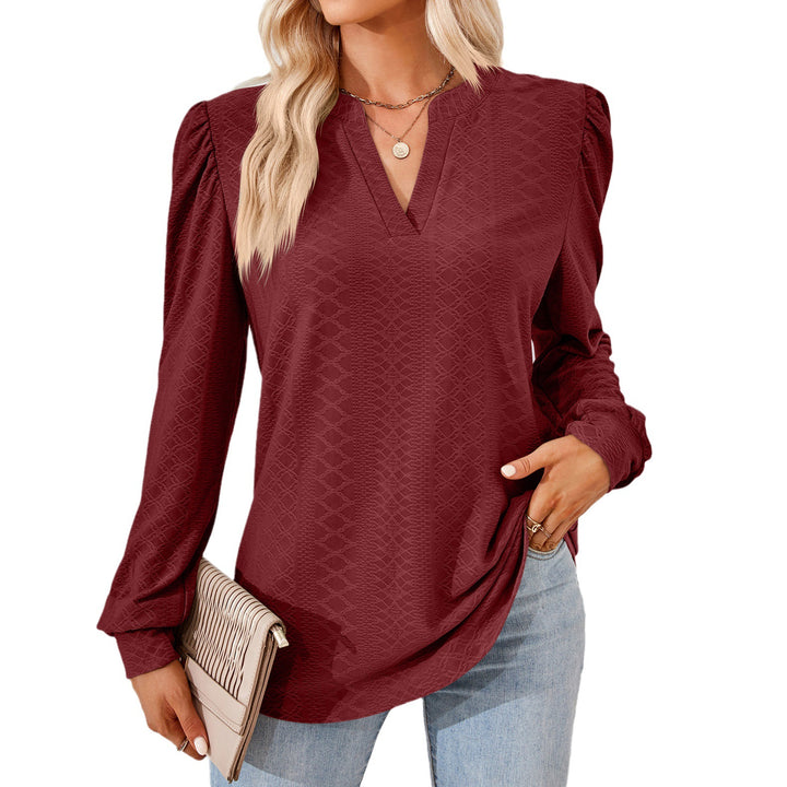 Women's shirt with elegant V-neck and structured pattern Lune London