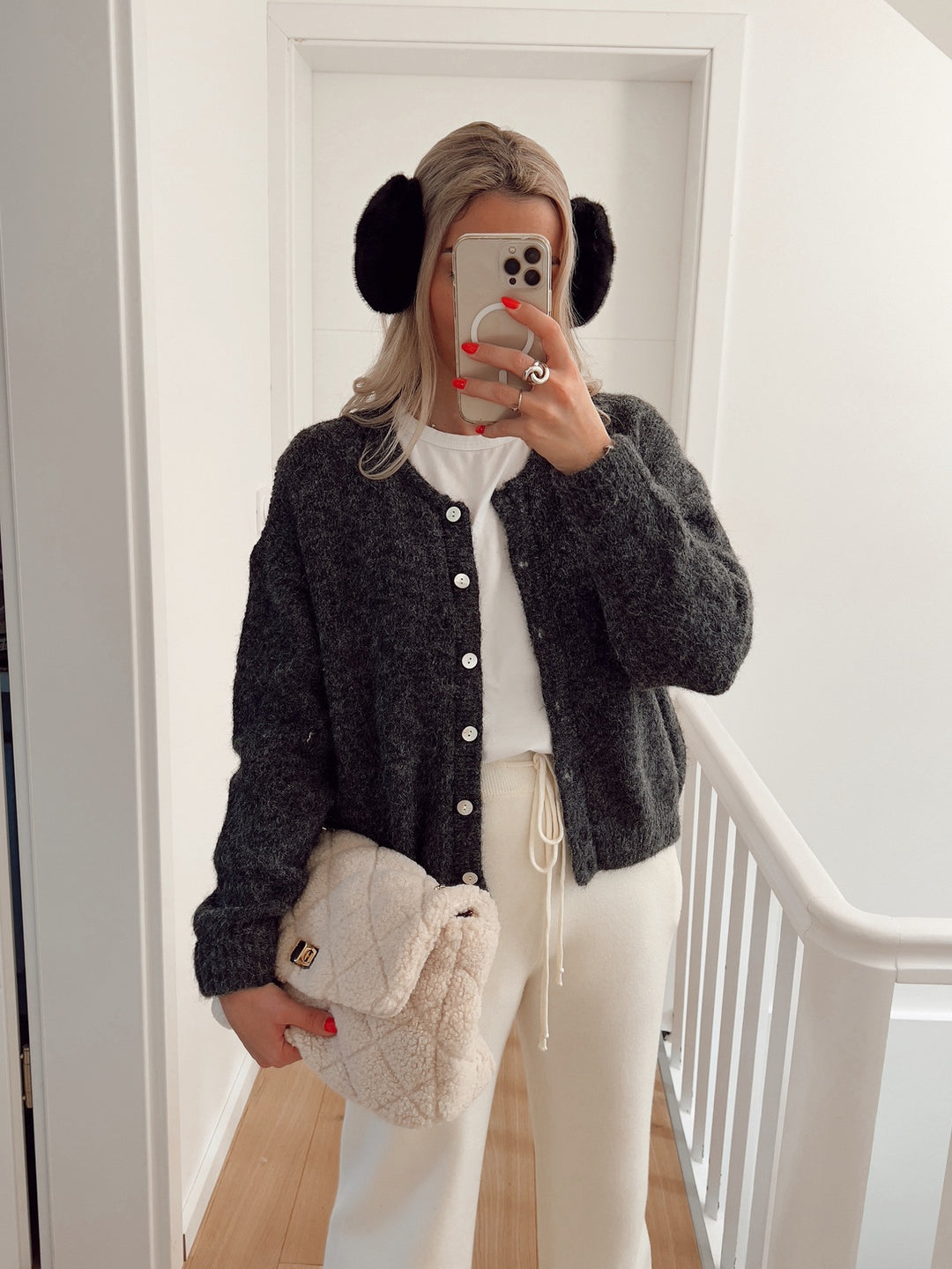 Veste en tricot décontractée pour dames avec texture fine et boutons Chic & Stil