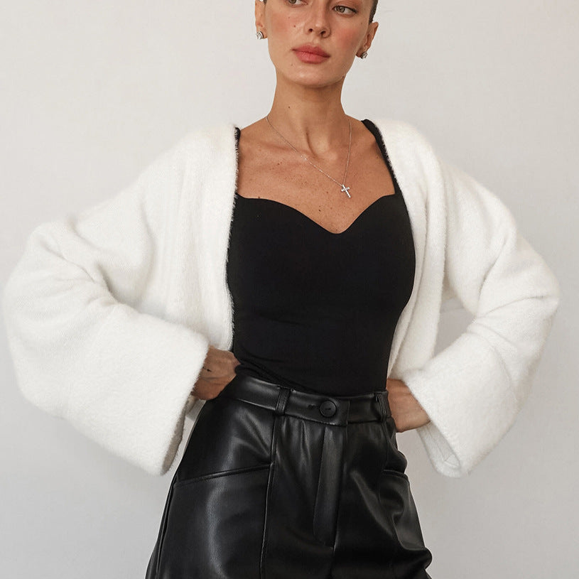 Lady fluffy cardigan with elegant V-neck and wide sleeves Lune London