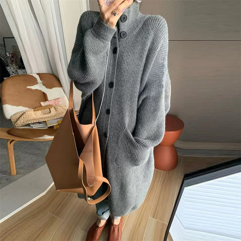 Manteau en tricot pour femmes avec grandes poches et détail de bouton Chic & Stil