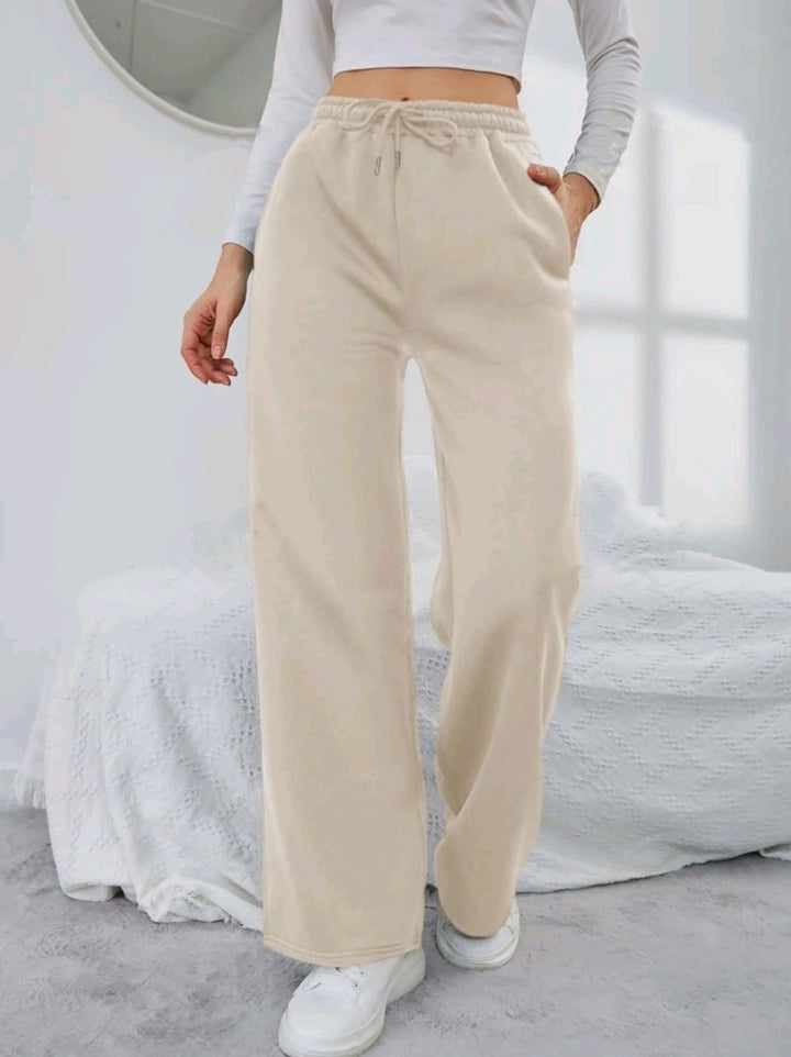 Wide and comfortable jogger pants for ladies with an elastic waistband and side pockets Lune London