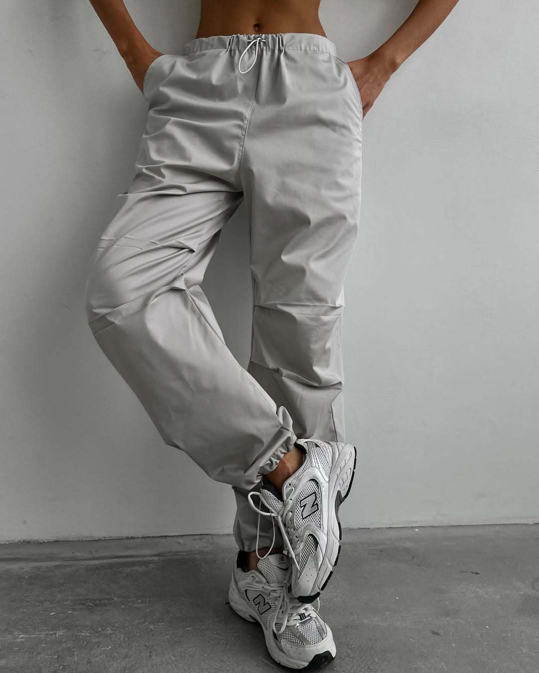 Sport leisure pants for women with elastic waist and practical pockets Lune London