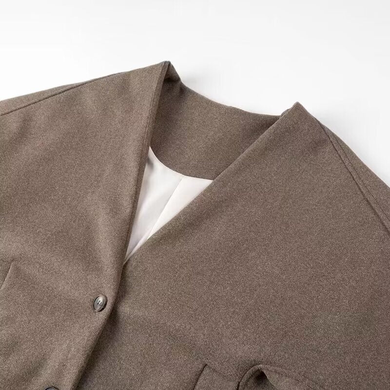 Elegant blazer jacket for women with classic cut and practical pockets Lune London