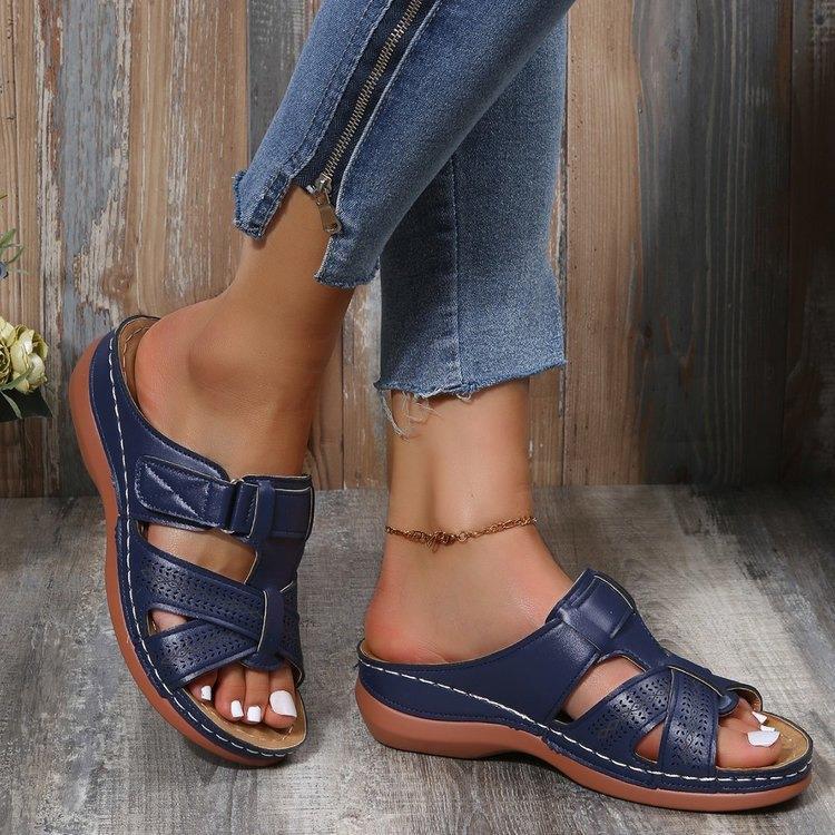 Comfortable strappy sandals for women with anatomical sole Lune London