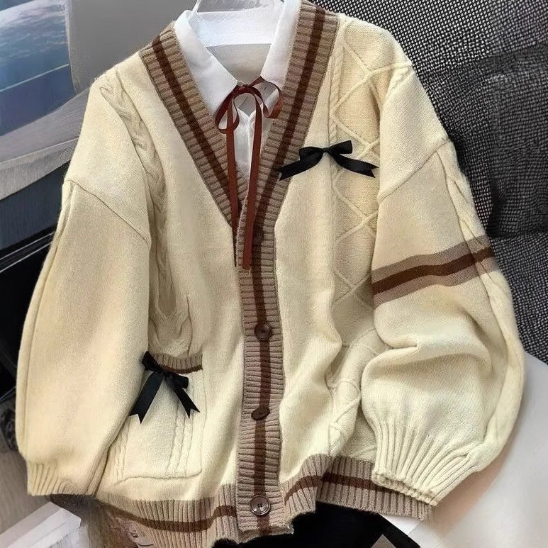 Casual knitted jacket for women with playful details and a deep V-neck Lune London