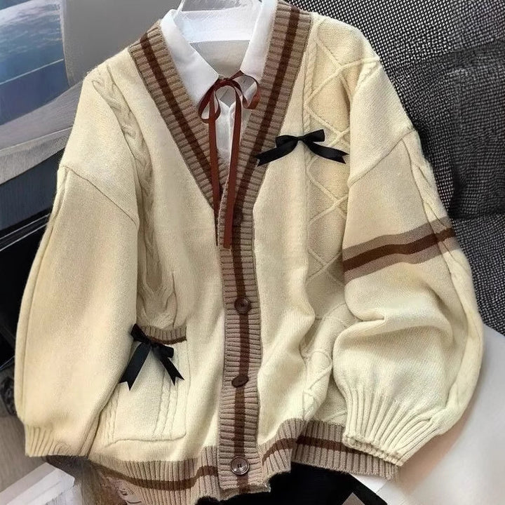 Casual knitted jacket for women with playful details and a deep V-neck Lune London