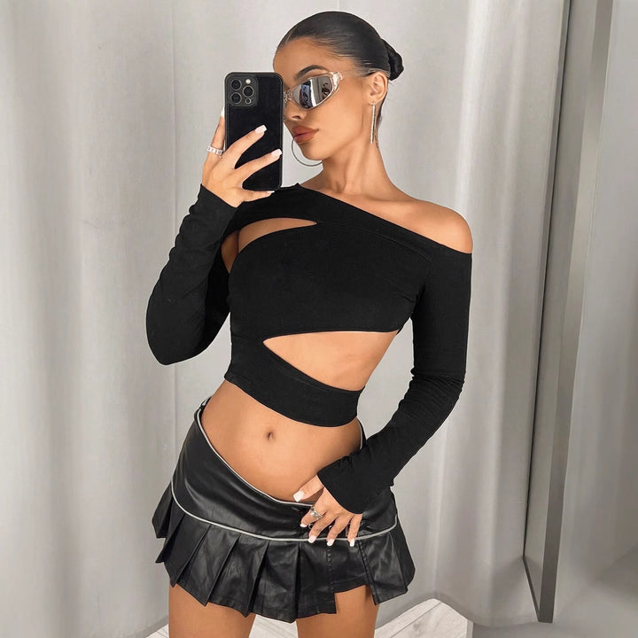 Asymmetrical crop top for women with cut-out details Chic & Stil