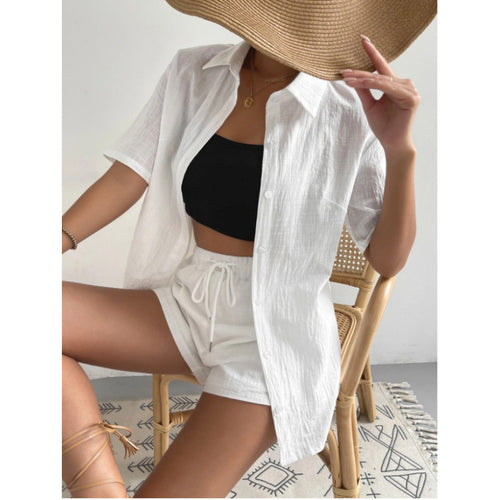 Dame Chique Loungewear-Jumpsuit made of a lightweight and breathable shirt and Lune London shorts