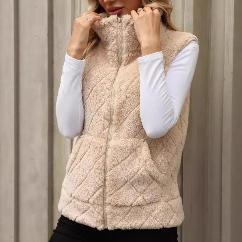 Cozy quilted fleece vest for women with hood and practical pockets Lune London