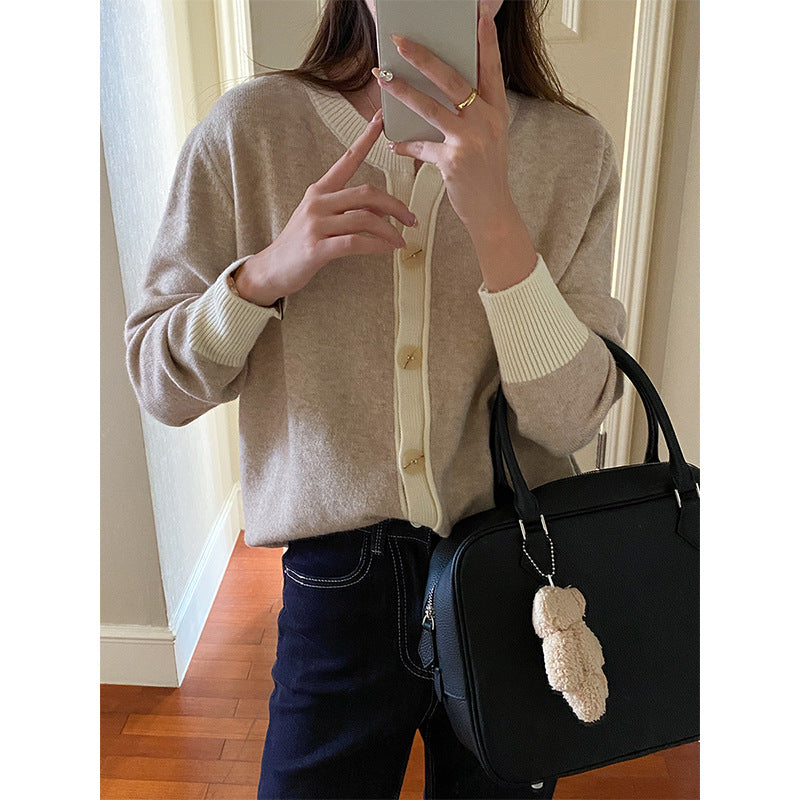 Women's cozy knitted sweater with button details Chic & Stil