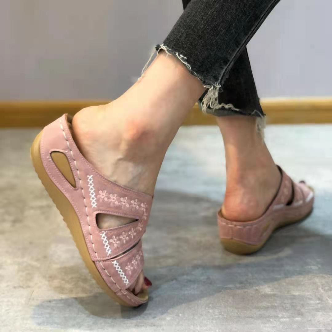 Comfortable strap sandals for women with floral design and anatomical sole Lune London