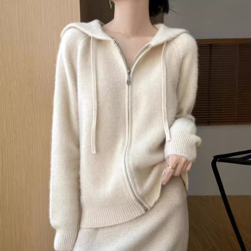 Veste à capuche confortable pour femmes avec matériau doux et fermeture éclair Chic & Stil