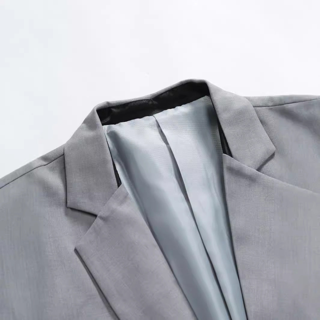 Elegant suit set for men with a modern cut and quality fabric Lune London