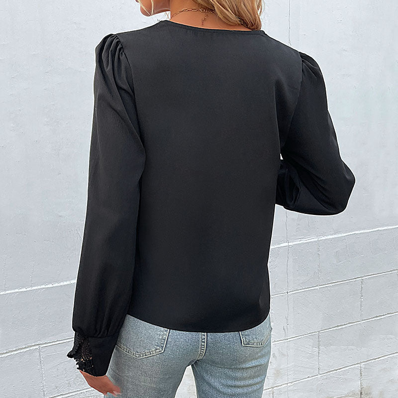 Elegant ladies blouse with lace details and V neck Lune London