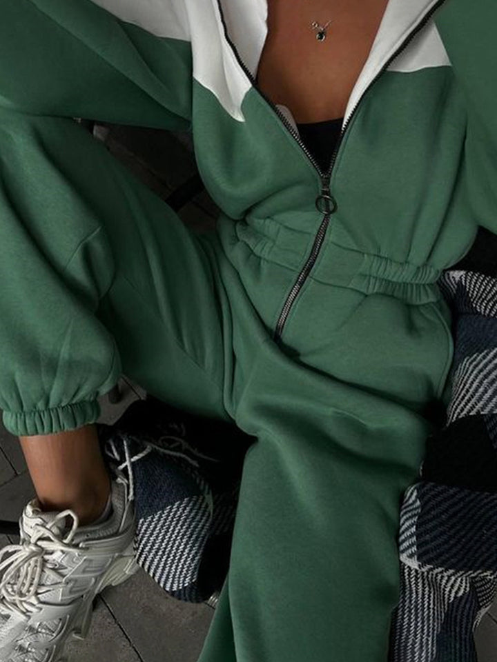 Fleece jacket and sports pants set for women with contrasting inserts Lune London