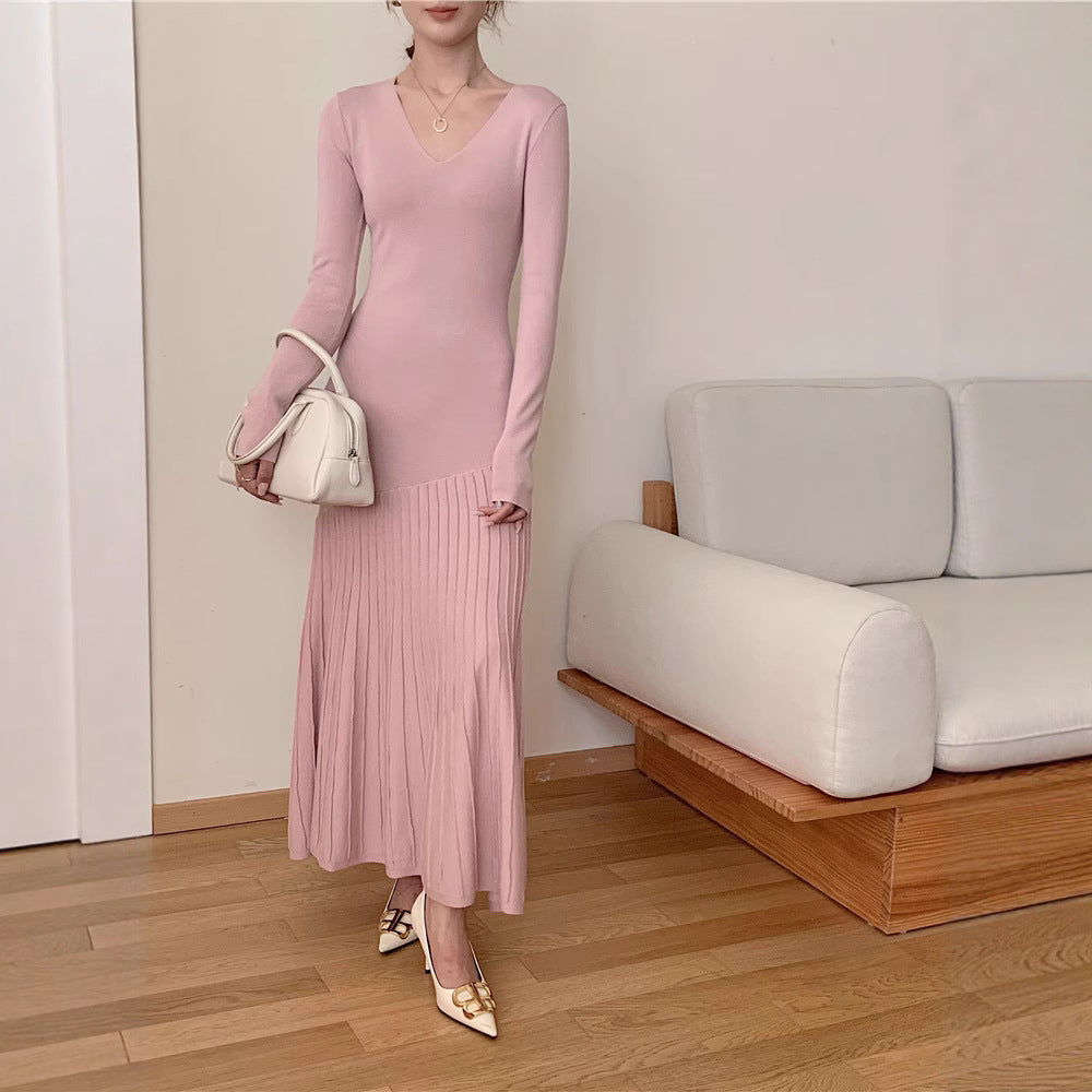 Maxi dress for women with V-neck and pleated skirt design Lune London