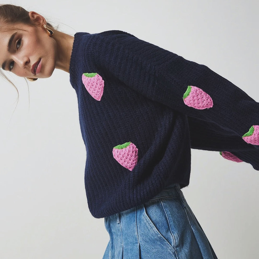 Pull en tricot pour femmes avec un design unique de fraise et une coupe confortable Lune London